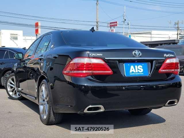 Toyota CROWN SEDAN 2010-12 238387-4