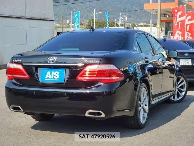 Toyota CROWN SEDAN 2010-12 238387-3