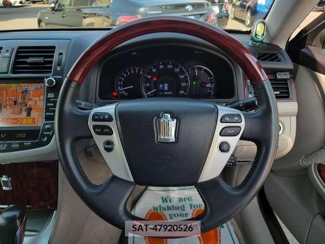 Toyota CROWN SEDAN 2010-12 238387-10