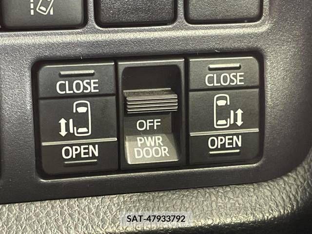 Toyota VOXY 2017-02 370432-5