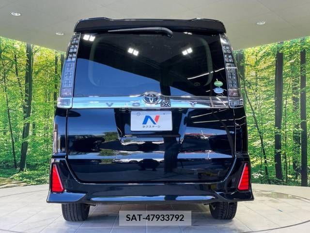 Toyota VOXY 2017-02 370432-15