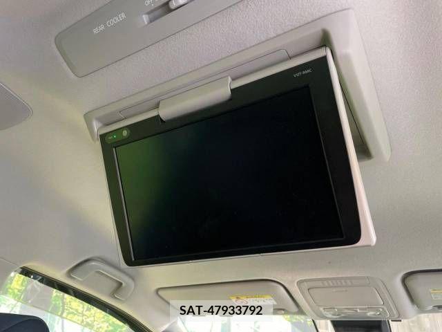 Toyota VOXY 2017-02 370432-4