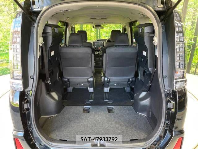 Toyota VOXY 2017-02 370432-10