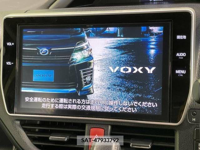 Toyota VOXY 2017-02 370432-2
