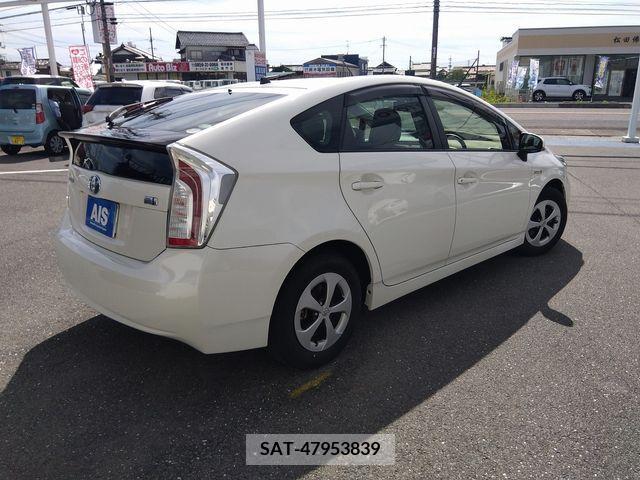 Toyota PRIUS 2015-08 328500-1
