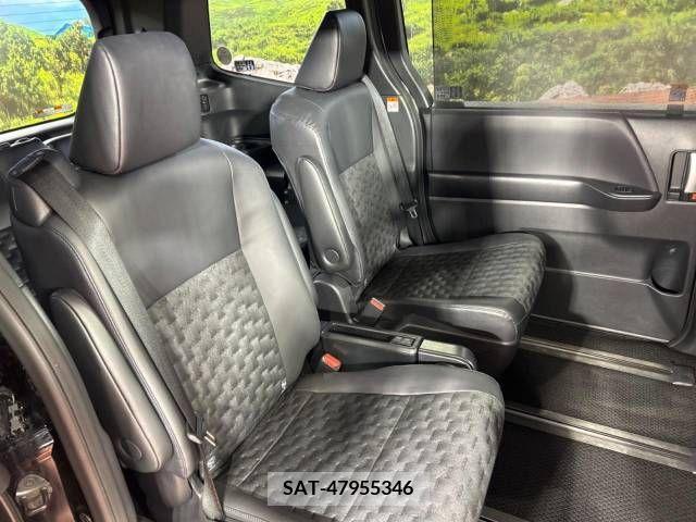 Toyota VOXY 2023-10 289002-9