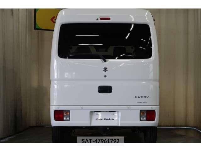 Suzuki EVERY 2023-11 329798-16