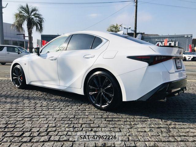 Lexus IS 2022-09 211651-1