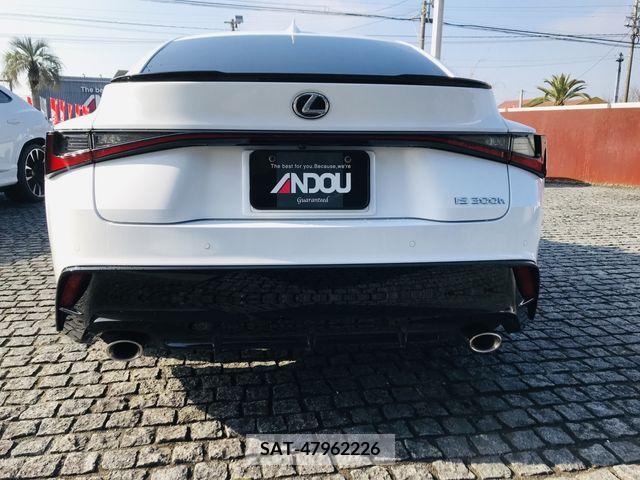 Lexus IS 2022-09 211651-4