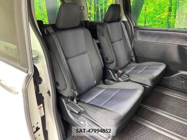 Toyota VOXY 2015-05 288936-9
