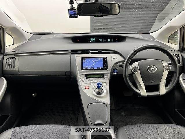 Toyota PRIUS 2013-09 216317-1