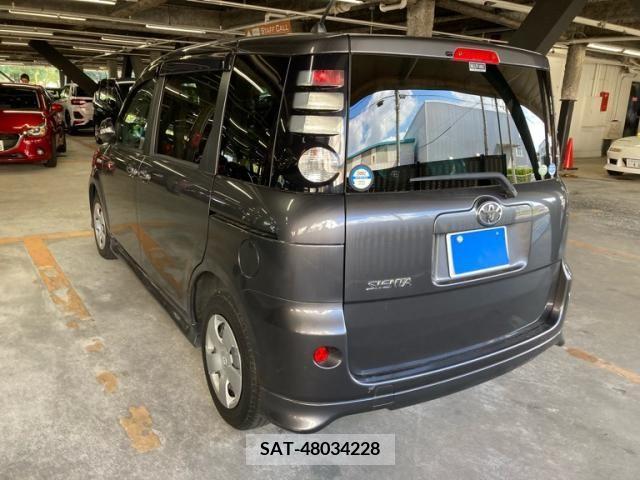 Toyota SIENTA 2007-12 394073-1