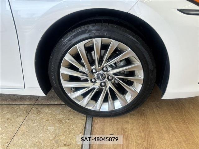 Lexus ES 2020-08 300402-10