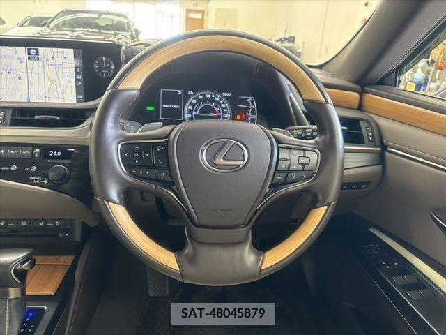 Lexus ES 2020-08 300402-8