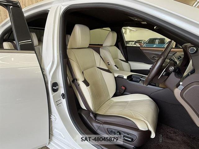 Lexus ES 2020-08 300402-5