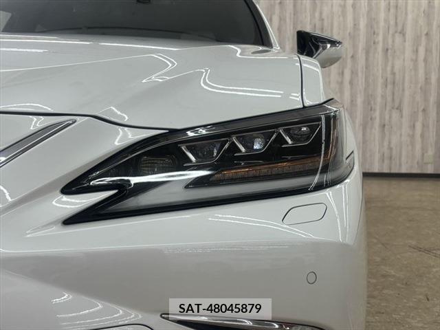 Lexus ES 2020-08 300402-18