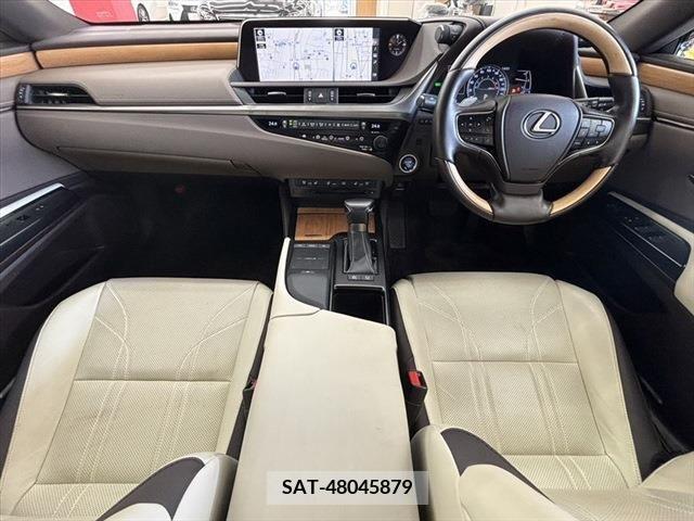 Lexus ES 2020-08 300402-1