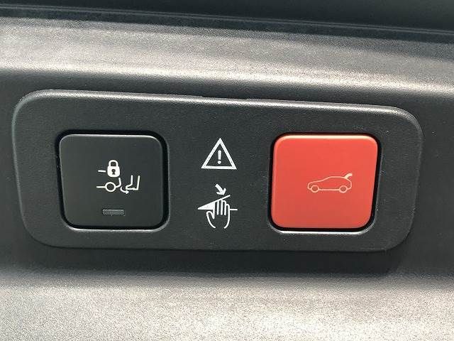 Peugeot 5008 2018-08 13228-4