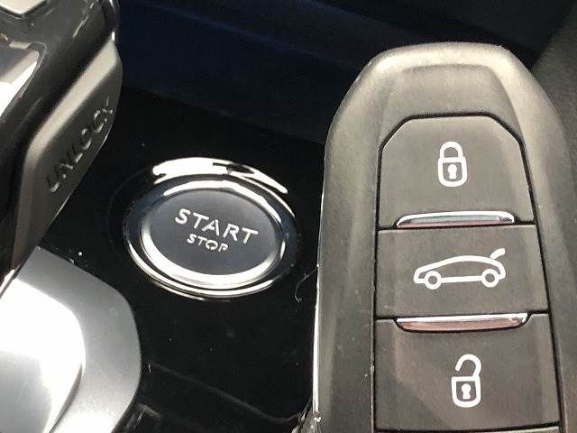 Peugeot 5008 2018-08 13228-7