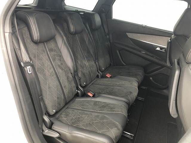 Peugeot 5008 2018-08 13228-10