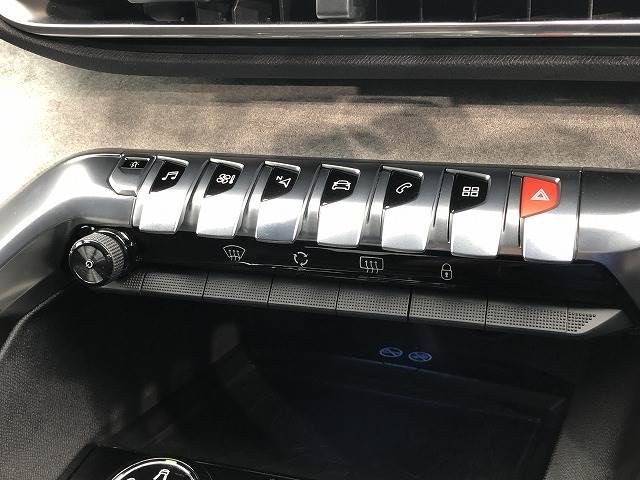Peugeot 5008 2018-08 13228-13