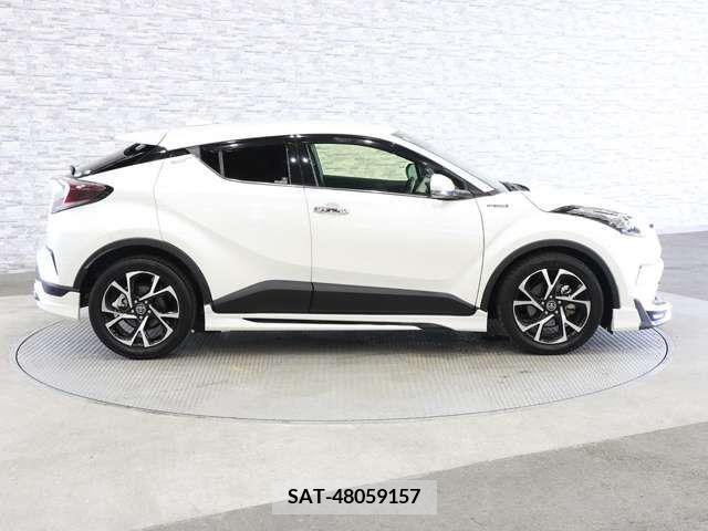 Toyota C-HR 2017-11 357773-12