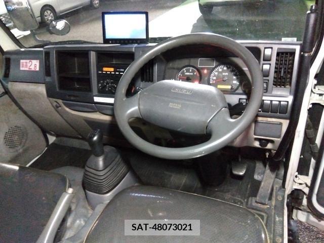 Isuzu ELF TRUCK 2013-08 413497-6
