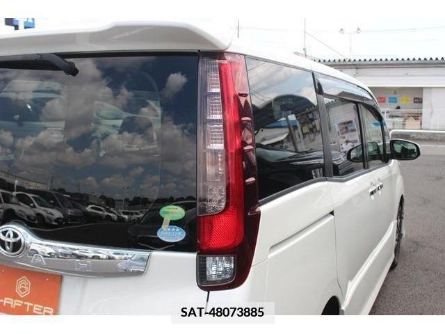 Toyota NOAH 2014-03 351748-11