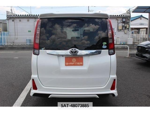 Toyota NOAH 2014-03 351748-7