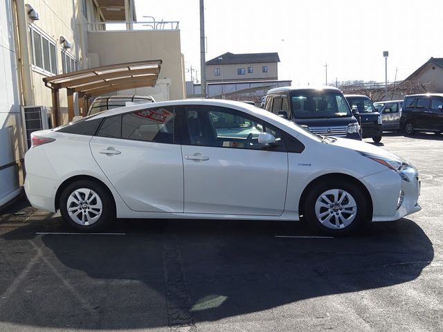 Toyota PRIUS 2018-05 28468-3