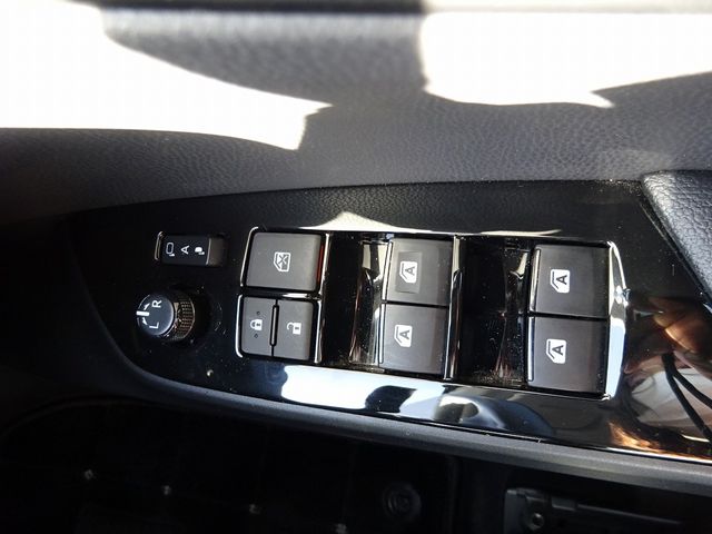 Toyota PRIUS 2018-05 28468-28
