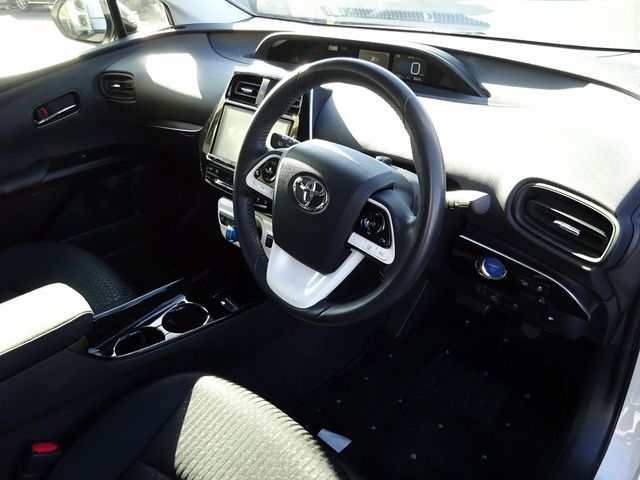 Toyota PRIUS 2018-05 28468-12