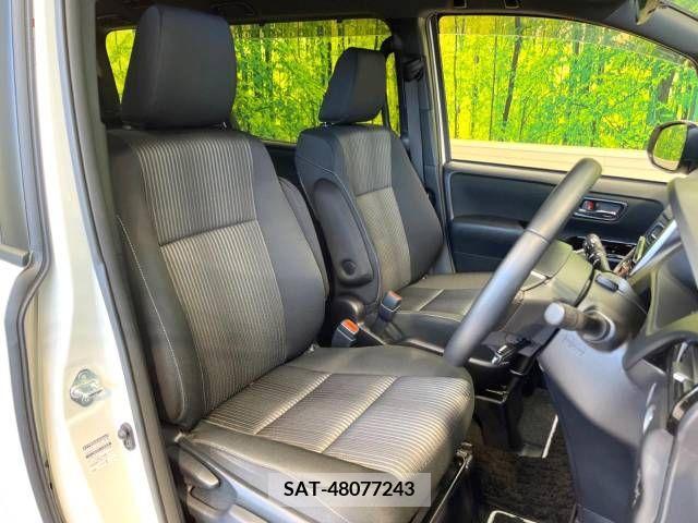 Toyota VOXY 2019-04 209571-7