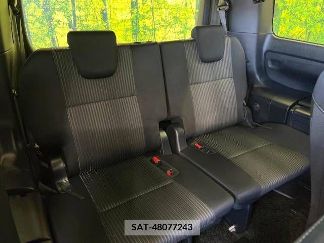 Toyota VOXY 2019-04 209571-9