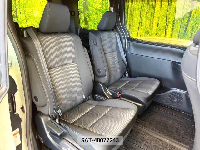 Toyota VOXY 2019-04 209571-8