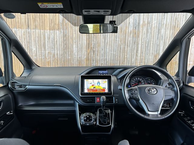 Toyota VOXY 2019-05 20737-1
