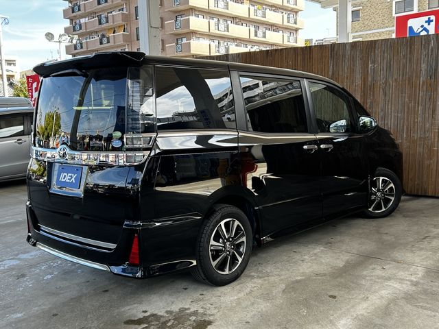 Toyota VOXY 2019-05 20737-2