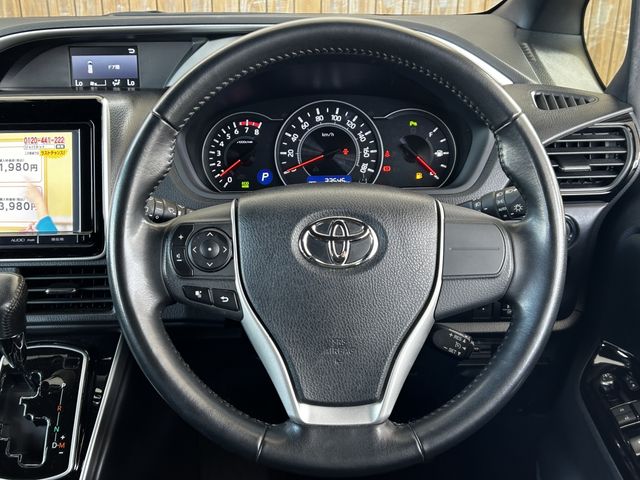 Toyota VOXY 2019-05 20737-17