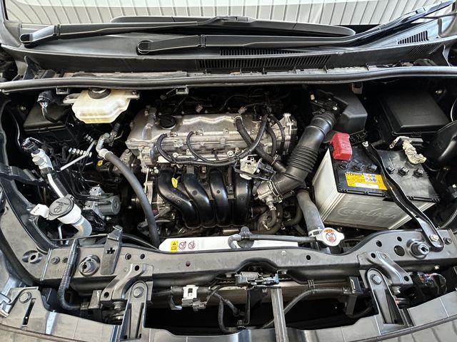 Toyota VOXY 2019-05 20737-28