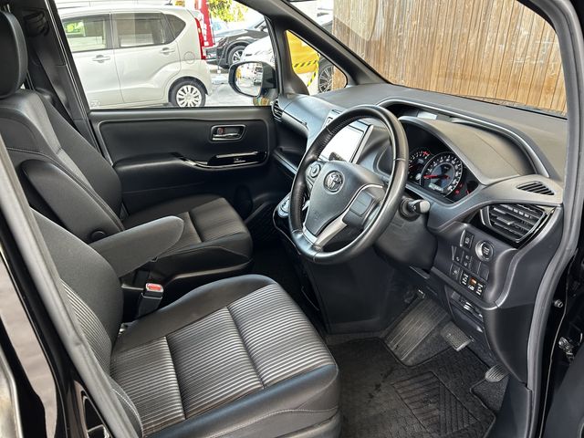 Toyota VOXY 2019-05 20737-10