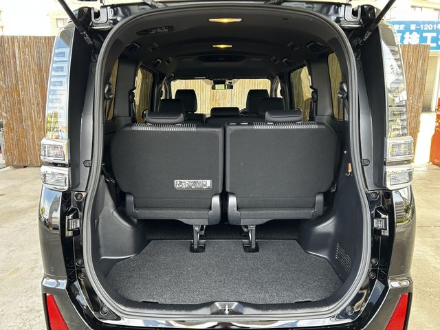 Toyota VOXY 2019-05 20737-14