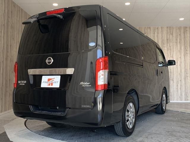 Nissan NV350 Caravan 2018-08 15282-4