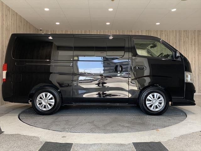 Nissan NV350 Caravan 2018-08 15282-3