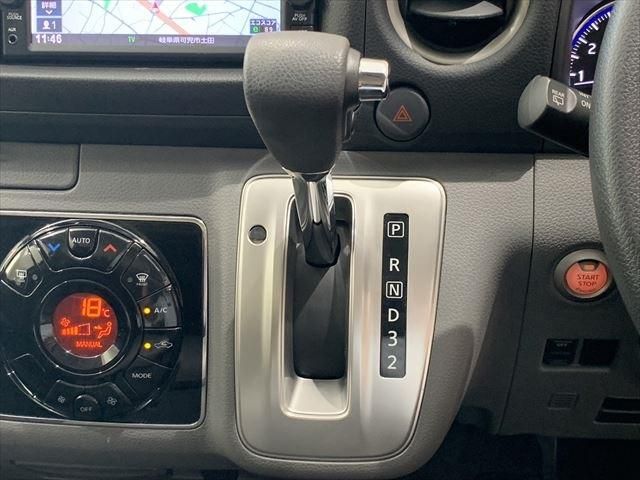 Nissan NV350 Caravan 2018-08 15282-26