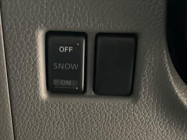 Nissan NV350 Caravan 2018-08 15282-29