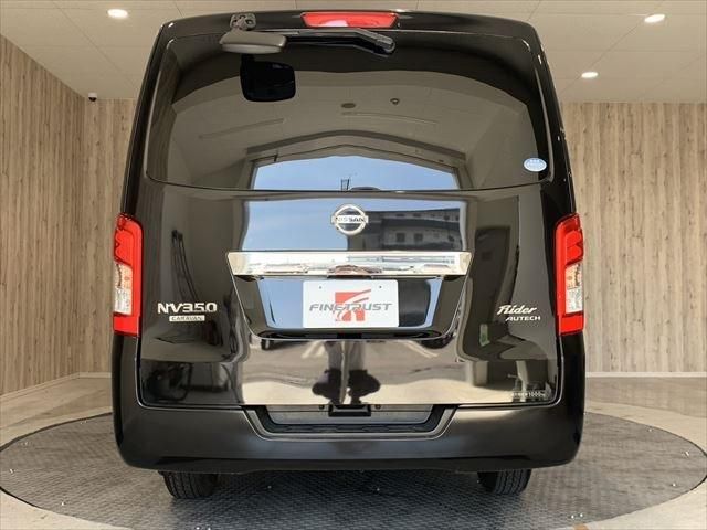 Nissan NV350 Caravan 2018-08 15282-5