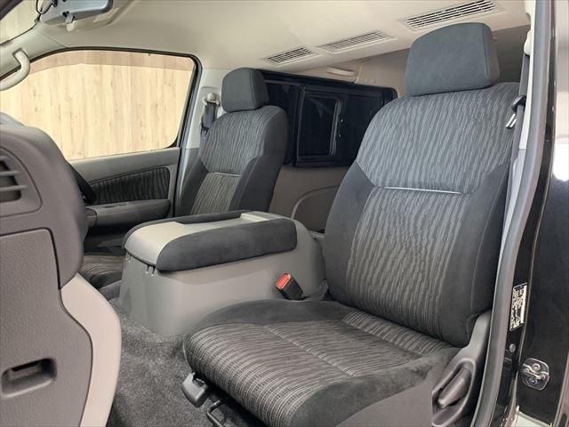 Nissan NV350 Caravan 2018-08 15282-21