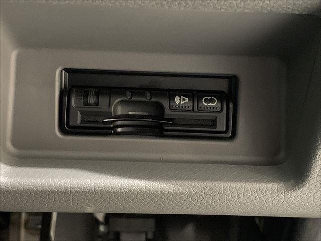 Nissan NV350 Caravan 2018-08 15282-28