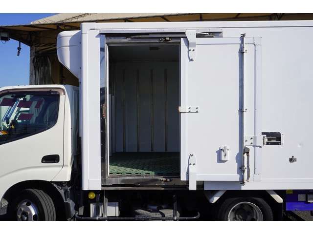 Hino DUTRO 2018-09 193356-15
