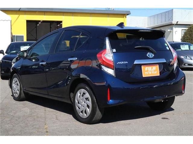Toyota AQUA 2019-01 18658-1
